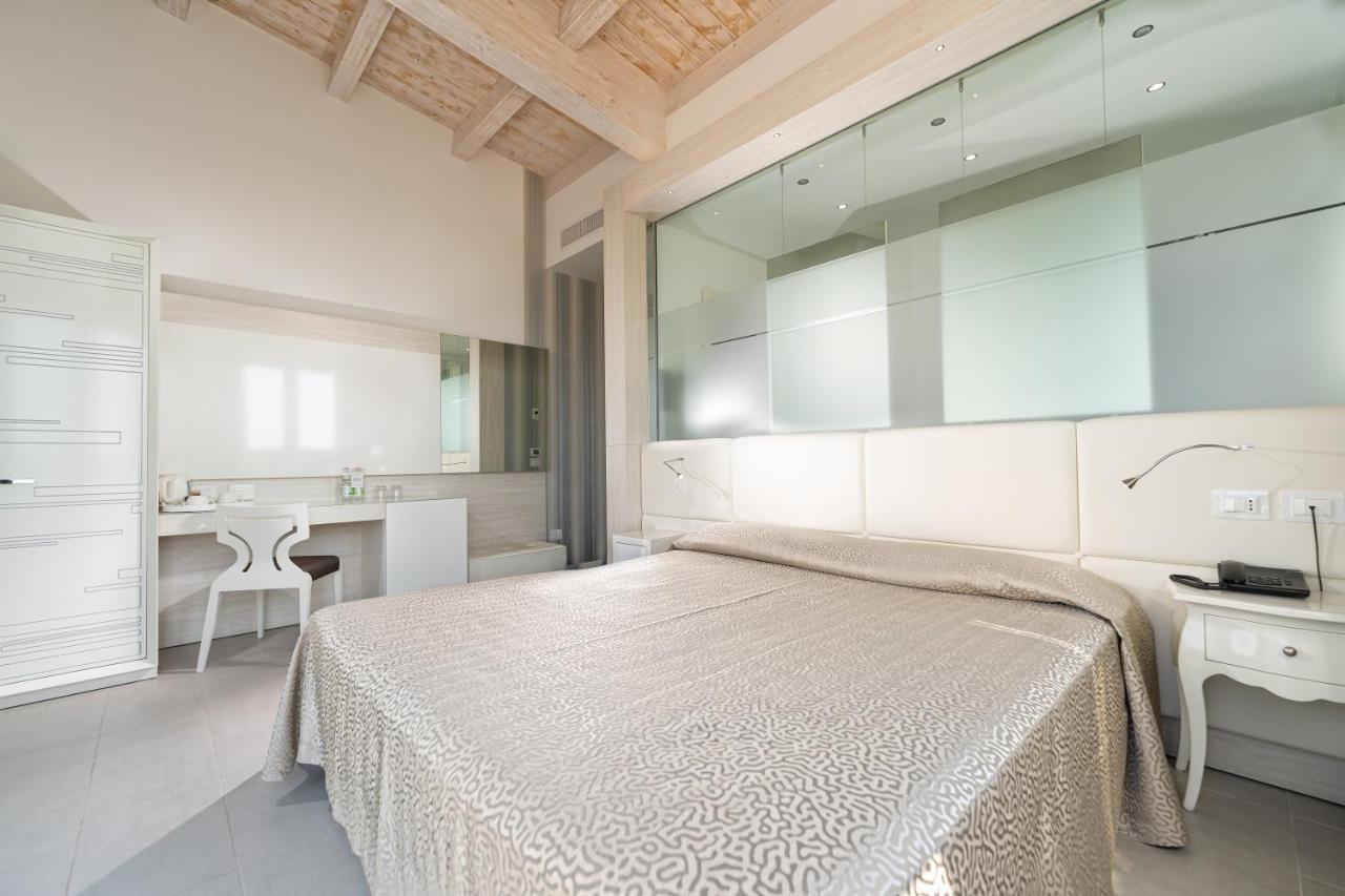 Hotel Sheila 4*